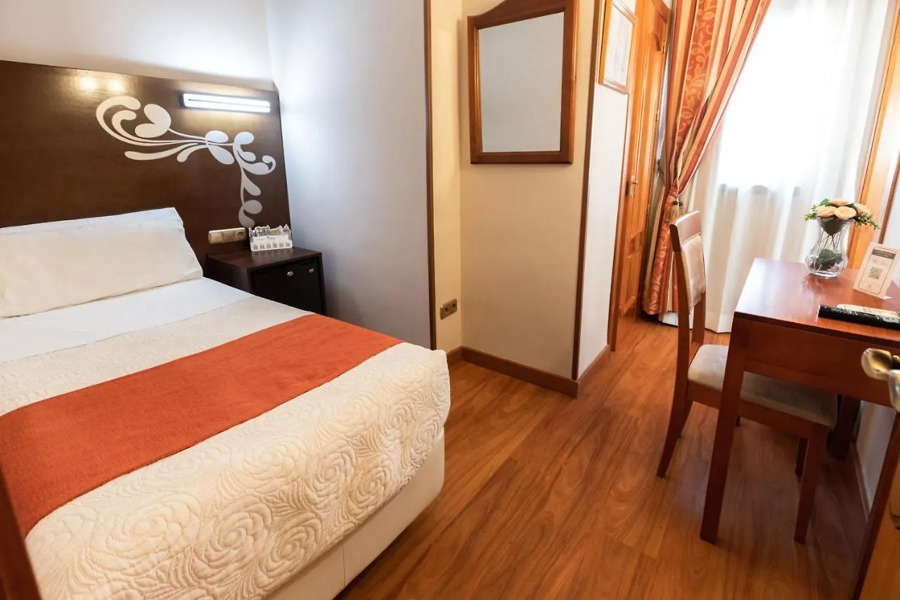 Hotel Alameda Малага 2*,