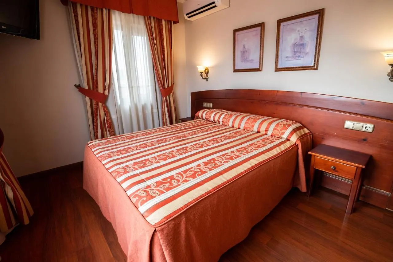 Hotel Alameda Малага 2*,